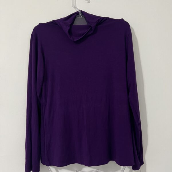 BLUSA ROXA DE MANGA LONGA COM GOLA ROLÊ