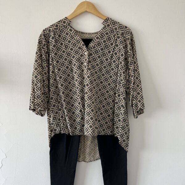 BLUSA SOCIAL ESTAMPA GEOMÉTRICA