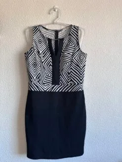 Vestido Preto e Branco Estampa Geométrica