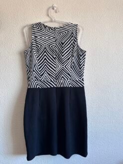 Alternative view of Vestido Preto e Branco Estampa Geométrica