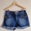 Short Jeans com Detalhes Dourados