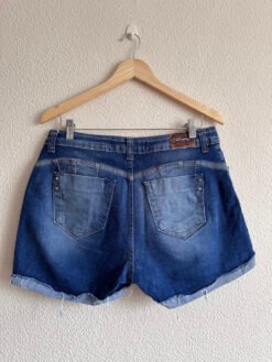 Alternative view of Short Jeans com Detalhes Dourados