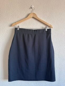 Alternative view of Saia Básica Preta