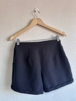 Alternative view of Short Preto Renner