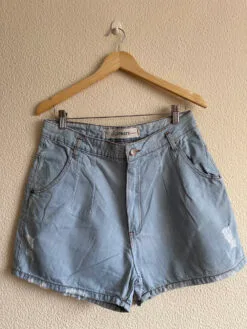Short Jeans Claro Desfiado