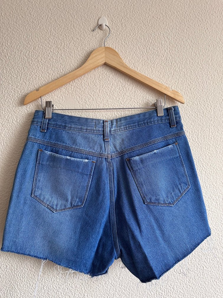 Short Jeans Desfiado Bordado Bananas Coloridas Tamanho 44 - Imagem 2