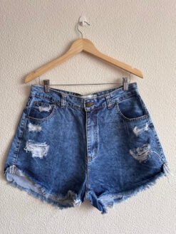 Short Jeans Frente e Barra Desfiadas
