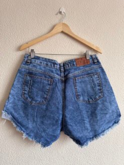 Alternative view of Short Jeans Frente e Barra Desfiadas