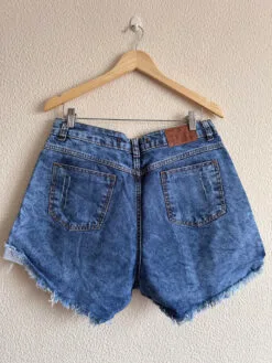 Alternative view of Short Jeans Frente e Barra Desfiadas