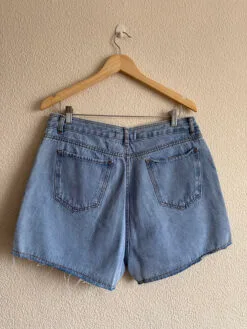 Alternative view of Short Jeans Flores Bordadas com Etiqueta