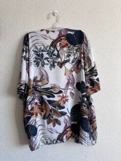 Alternative view of Blusão Florido South