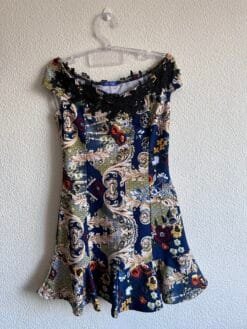 Vestido Estampado com decote em Renda Preta