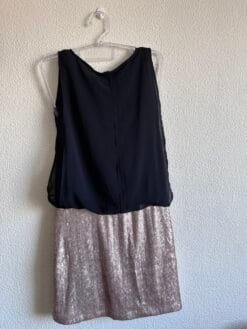 Alternative view of Vestido Preto com Paetês Dourados