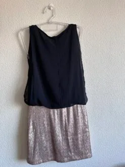 Alternative view of Vestido Preto com Paetês Dourados