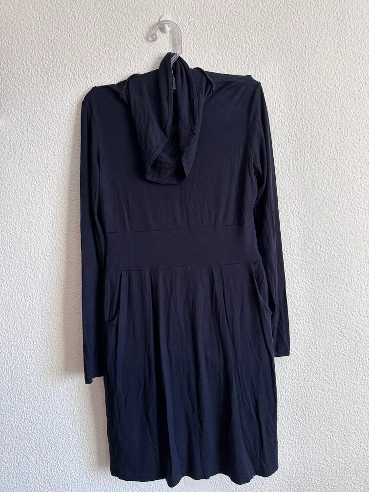 Vestido Pretinho Básico com Manga Comprida