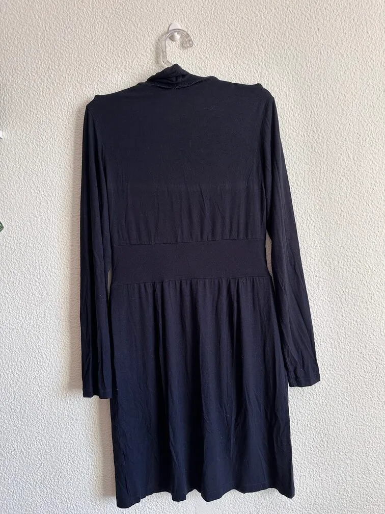 Vestido Pretinho Básico com Manga Comprida - Imagem 2